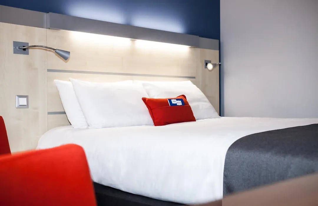Holiday Inn Express Toulouse Airport By Ihg-1