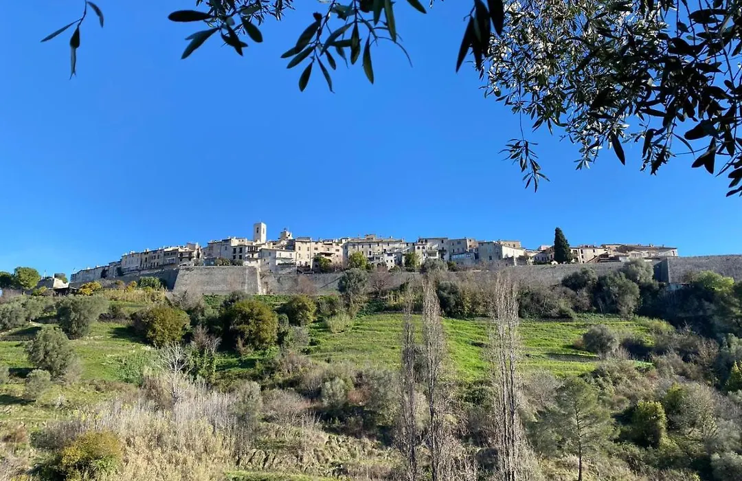 Superbe Appartement- Vue Imprenable Sur Le Village-1