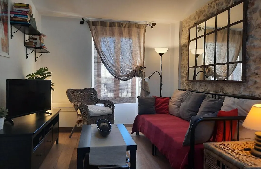 Vieille Ville 2 - La Petite Maison A Safranier, 2 Bedrooms, Max 4 Adults And 2 Kids-1