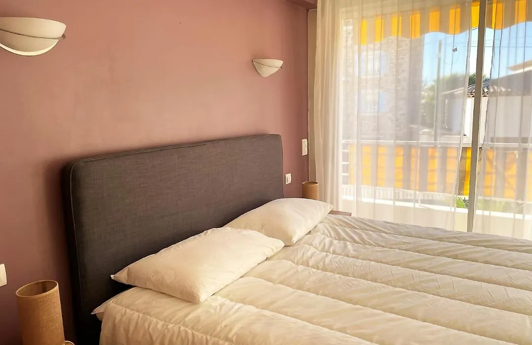 C012-Appartement confortable avec piscine, tennis et grand parc-1
