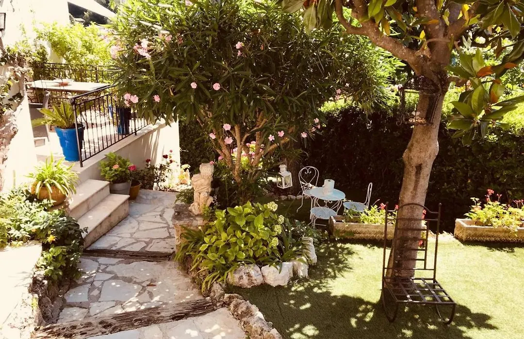 Saint Paul En Jardin-1