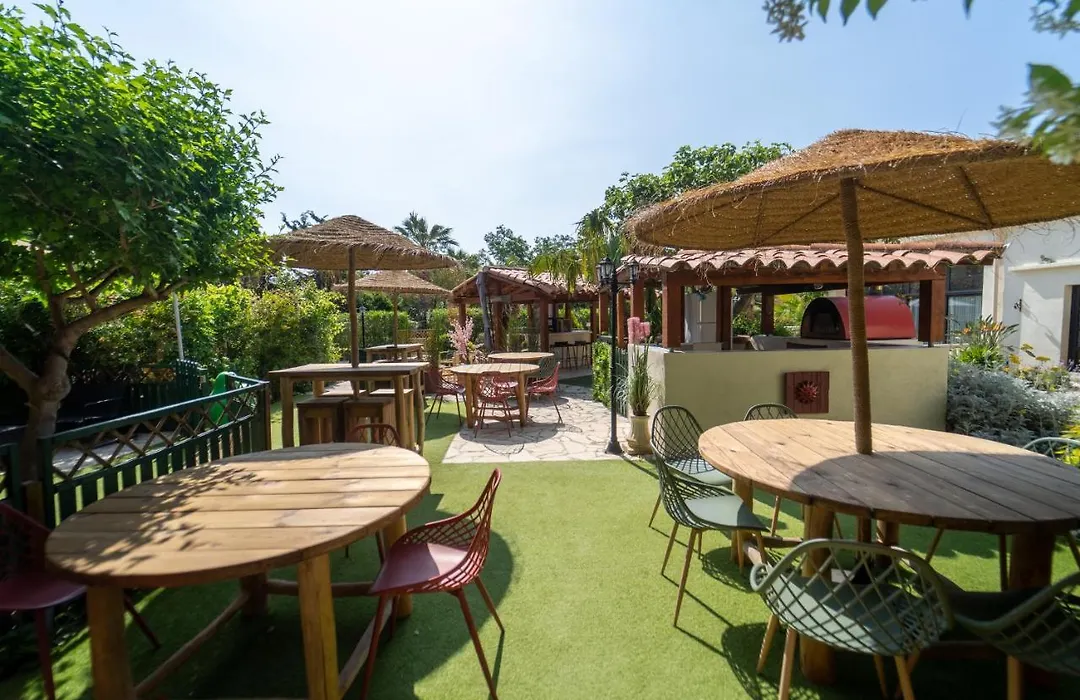 Gite Imagine Roussillon Residence Privee Avec Piscine - 8 Personnes-1
