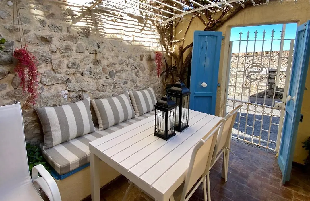Antibes - Maison De Pecheur Renovee - Terrasse Face A La Mer-1