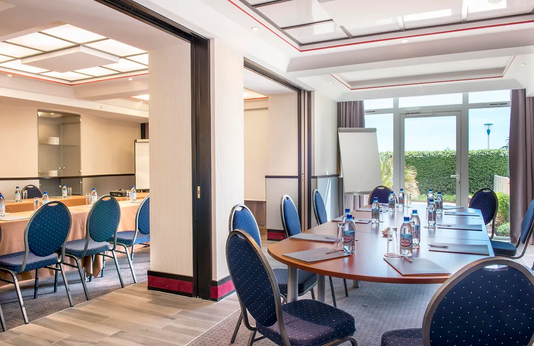 Grand Hotel Les Flamants Roses Thalasso & Spa-1