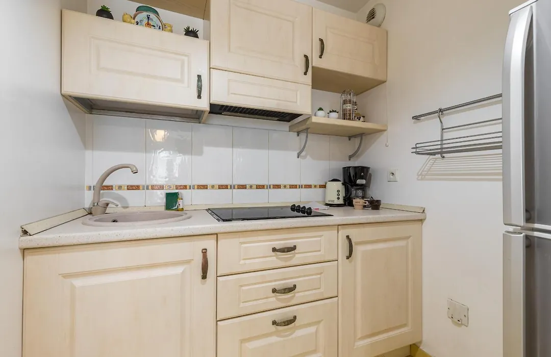 Nice 1 Bedroom downtown Carré d'Or with garage-1