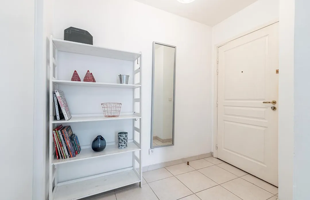Quiet 1 Bdr Port! Close Place Du Pin Garibaldi-1