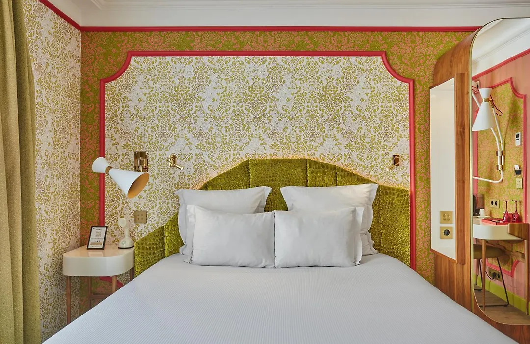 Idol Hotel-1