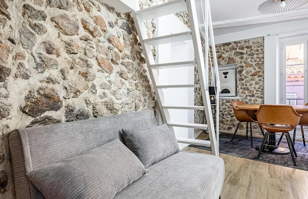 Typical 2 Room Apartment Suquet - 1Br4P-1