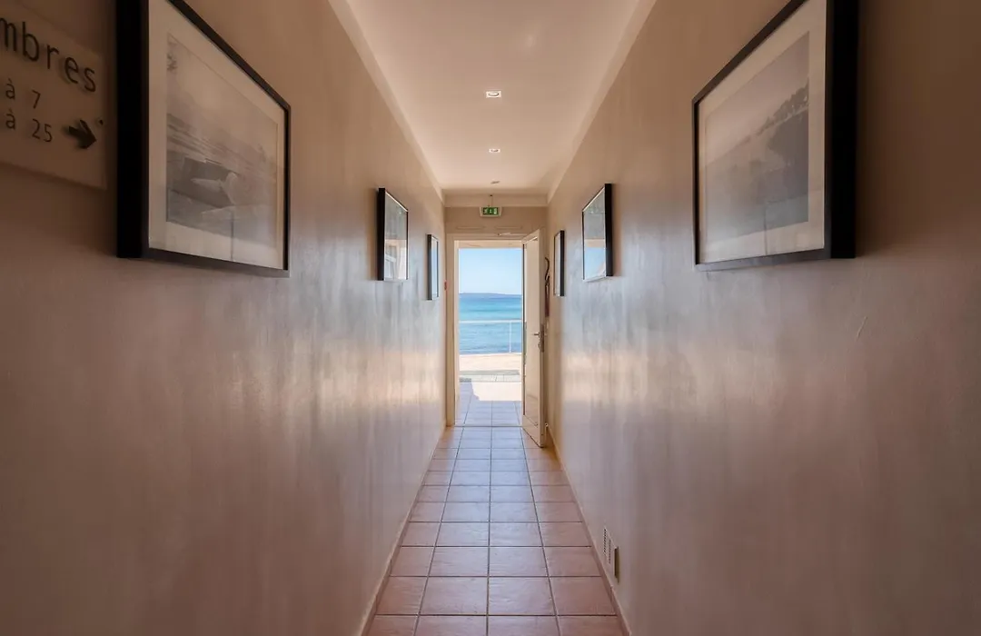 Roc Hotel - Hotel 4 Etoiles Les Pieds Dans L'Eau-1