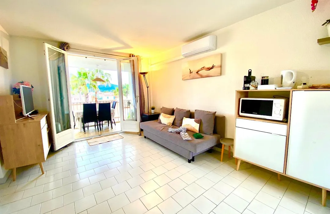 2 Bedrooms, 15 Min Walk To Beach, Ac, Pool & Fiber Internet In A Quiet, Private Gated Domain 5Kms To St Tropez-1