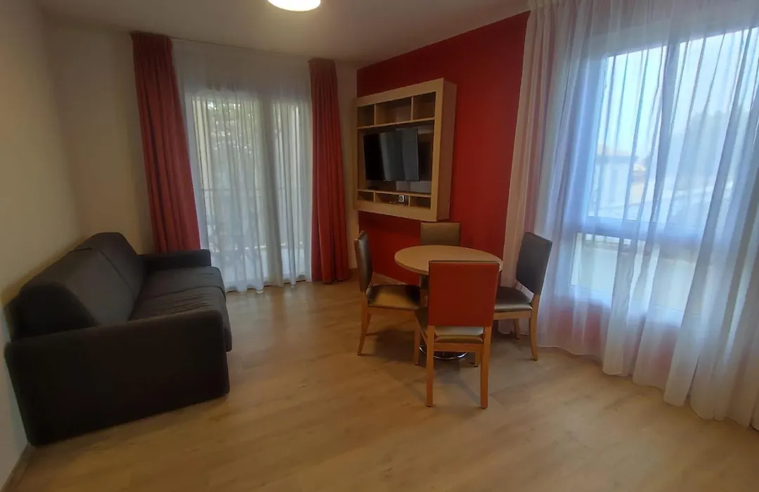 Appart One Frejus-1