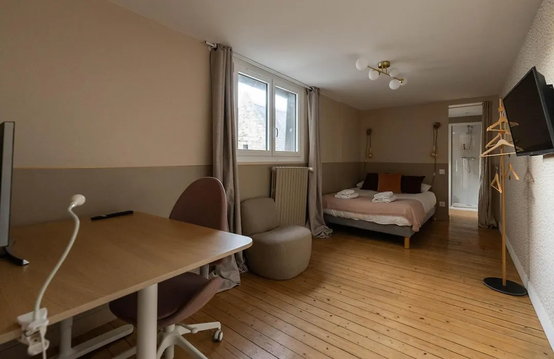 Chambres au coeur du quartier historique - Maison Alternativi-1