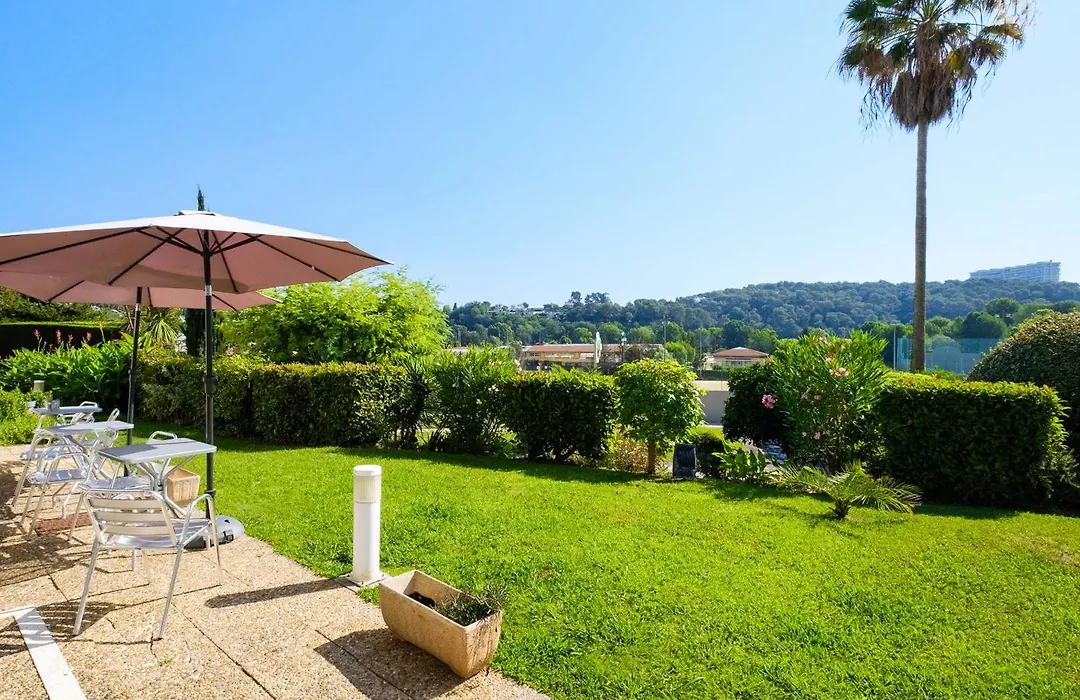 B&B HOTEL Villeneuve Loubet Village-1