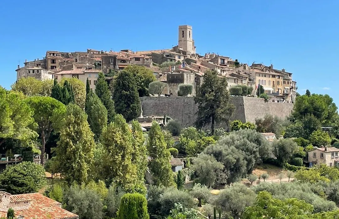 Au Pied Des Baous-1