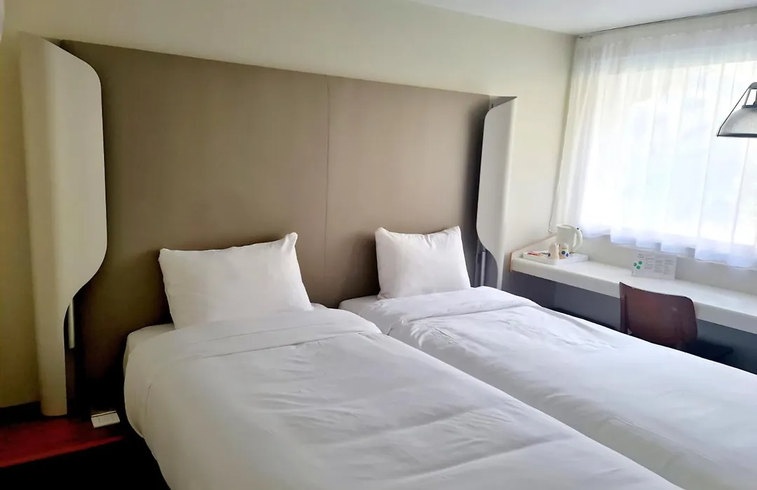 Campanile Hotel Chantilly-1