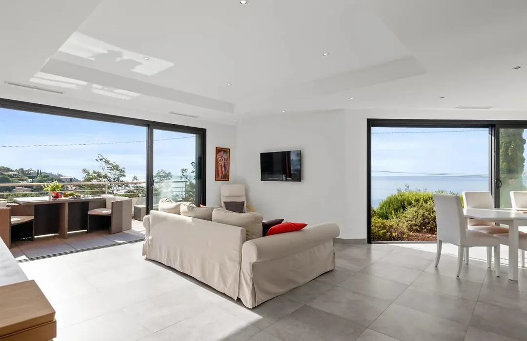 Apartment Residence Arc En Ciel B-1