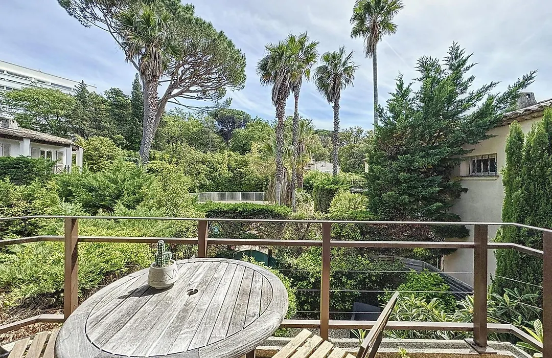 House 95M In A Quiet Area In Saint-Tropez-1