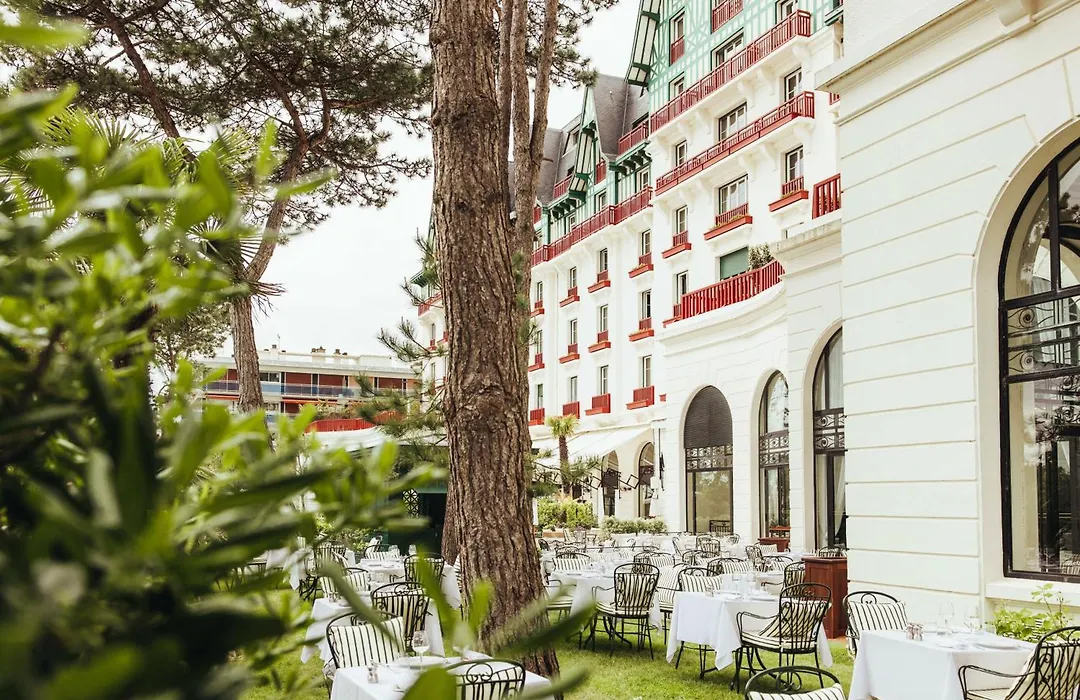 Hôtel Barrière L'Hermitage-1