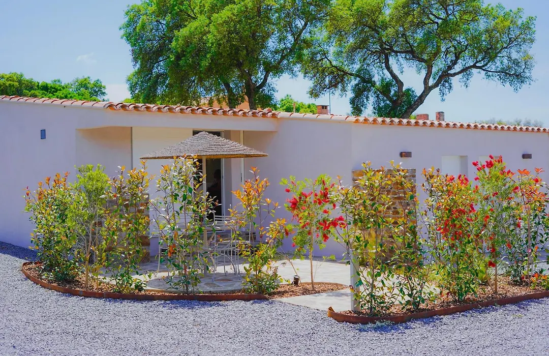 La Villa Nais PADEL&PISCINE -Suites&Appartements-1
