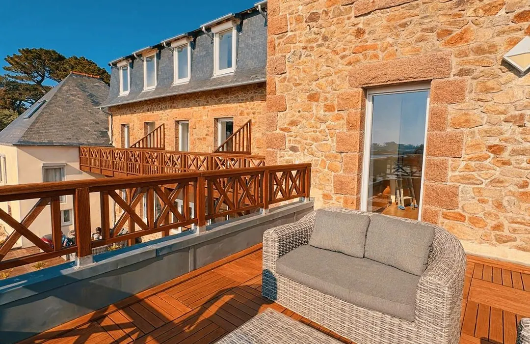 Logis Hôtel Saint Guirec Et De La Plage-1