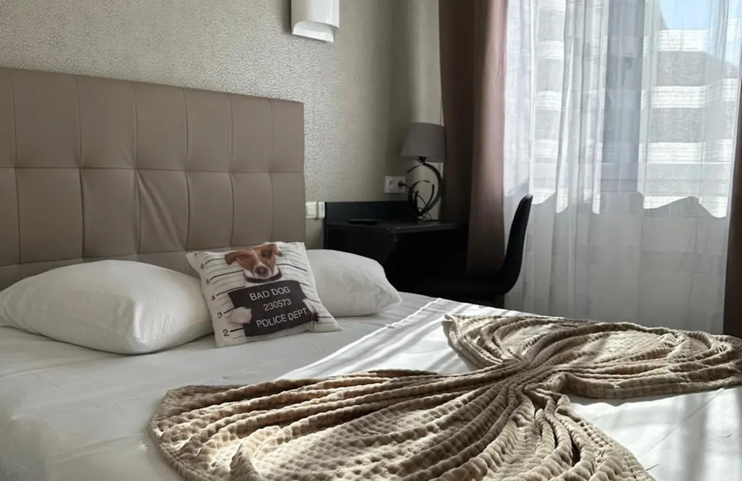 Square Hotel-1