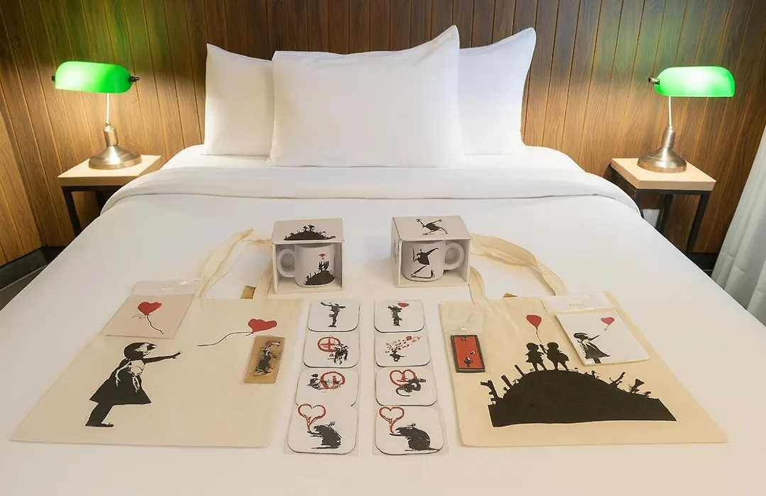 Walled Off Hotel Paris-1