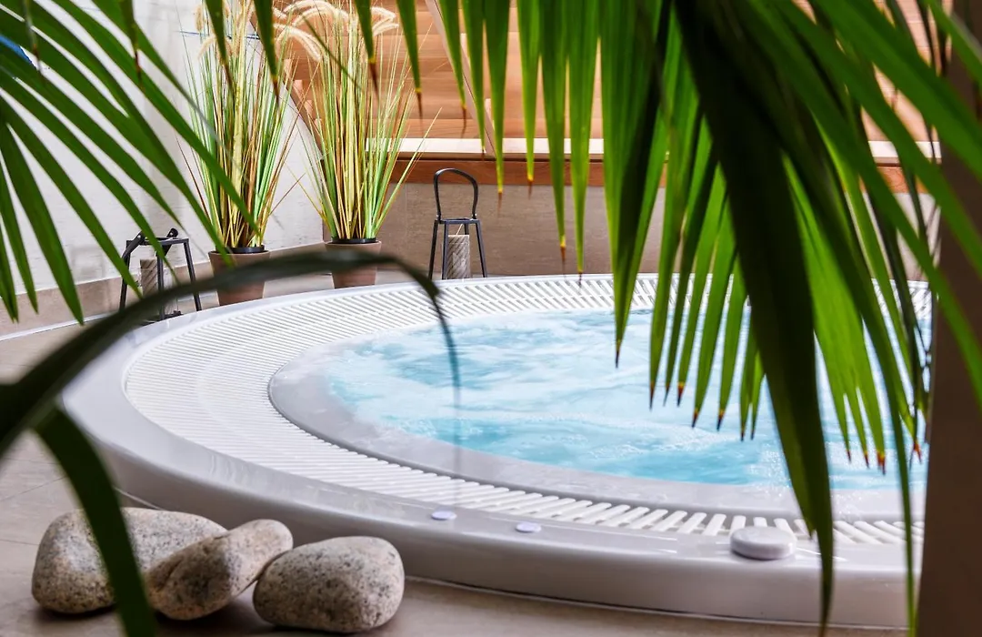 Best Western Les Bains Hotel et SPA-1