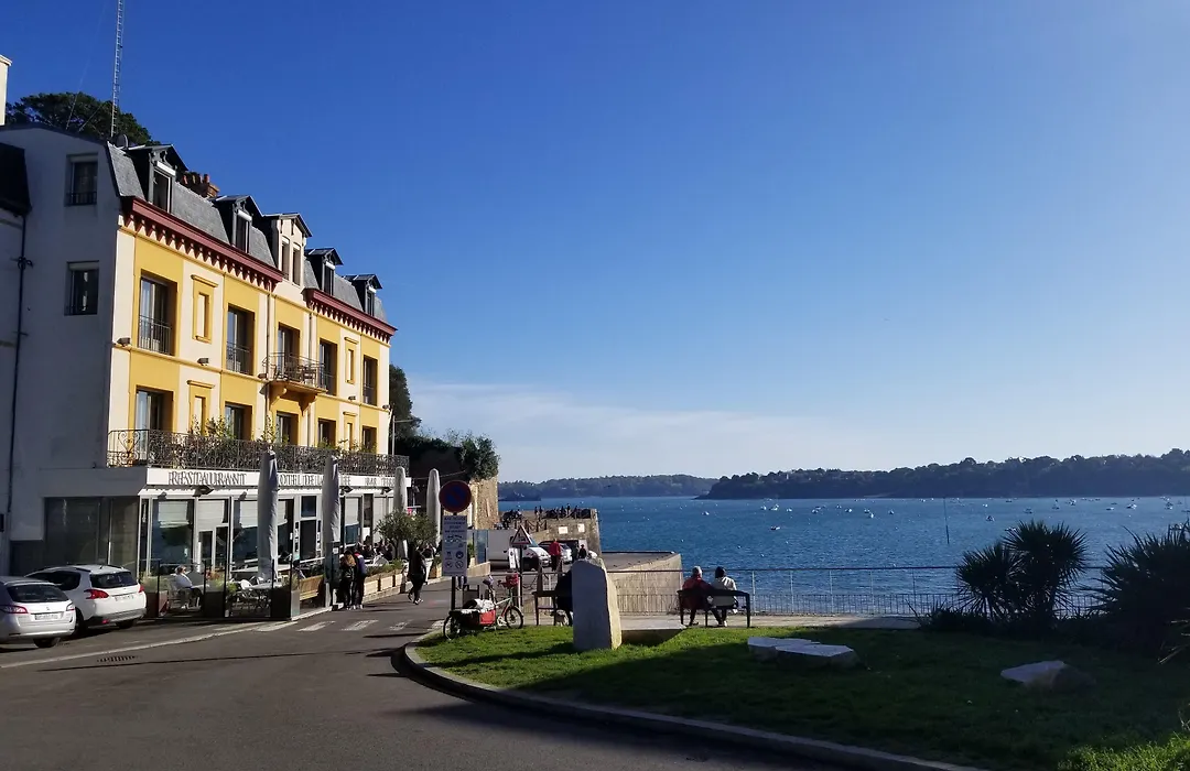 Hôtel De La Vallée-1