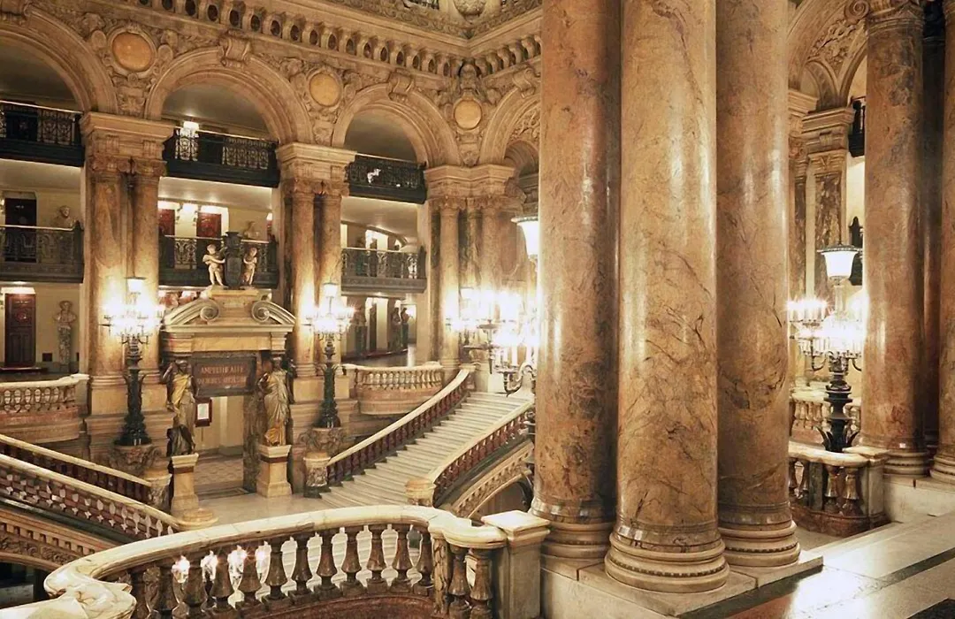 Hotel 10 Opera By Happyculture-1