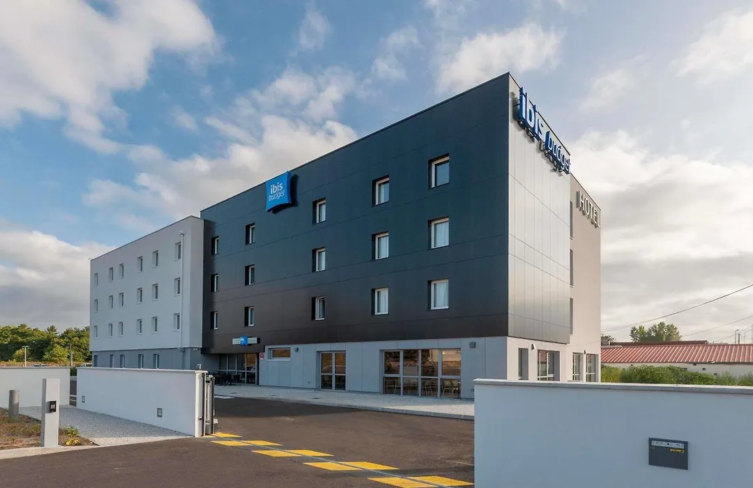 Hotel Ibis Mont De Marsan-1