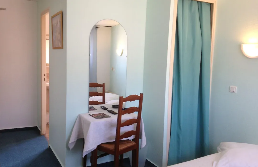 Au Nouvel Hotel-1
