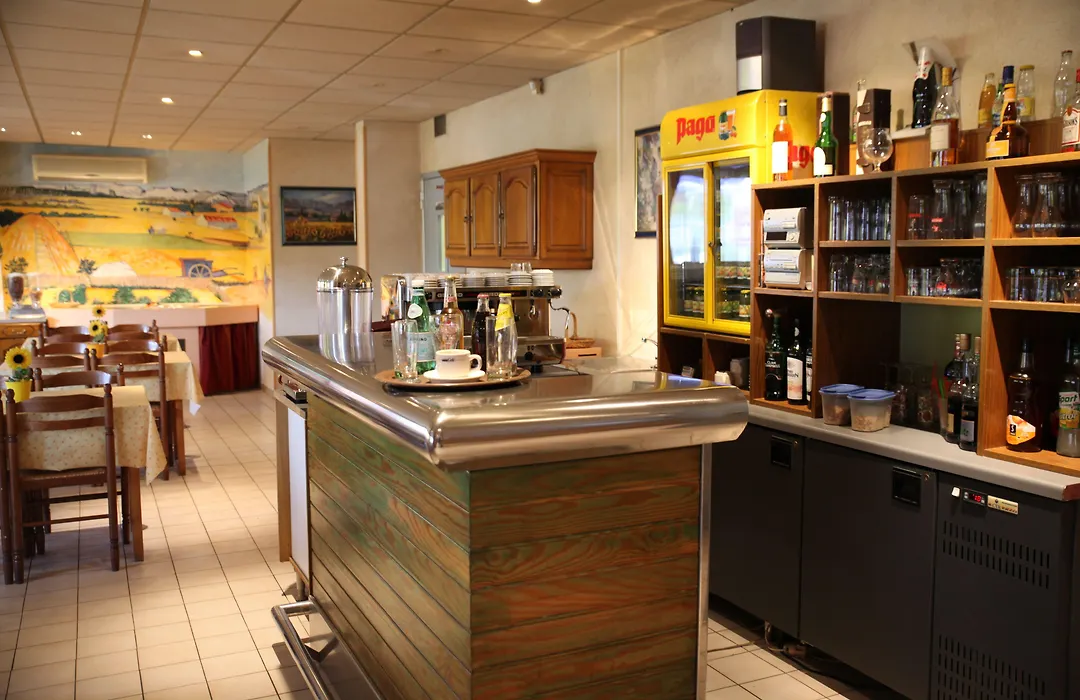 Crau Hotel-1