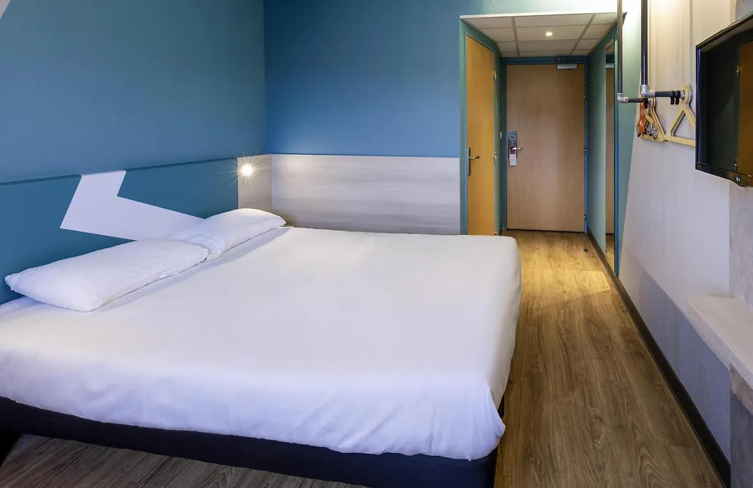 Ibis Budget Millau Viaduc-1