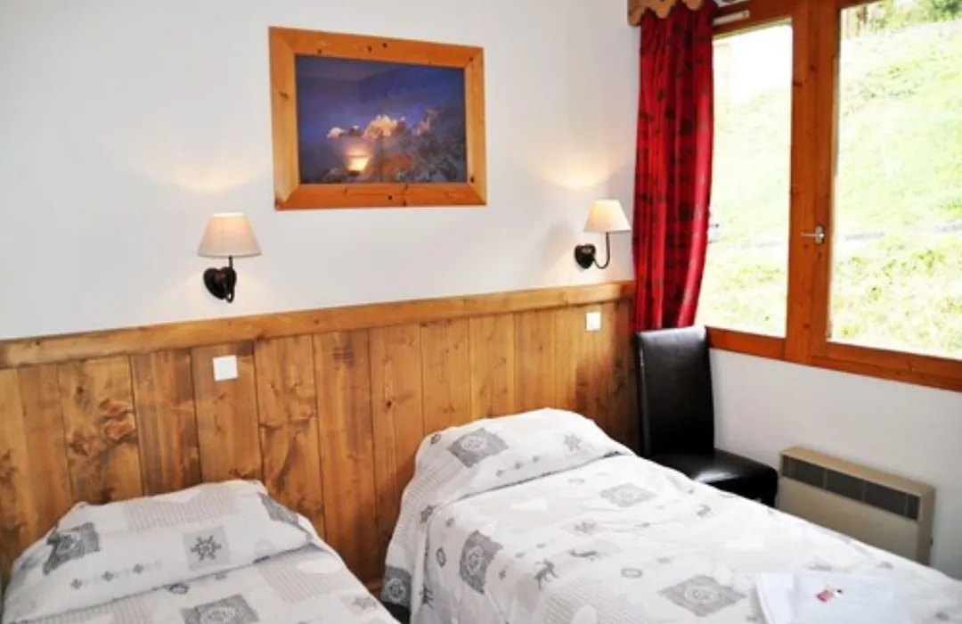 Chalet Hotel Rhododendrons-1