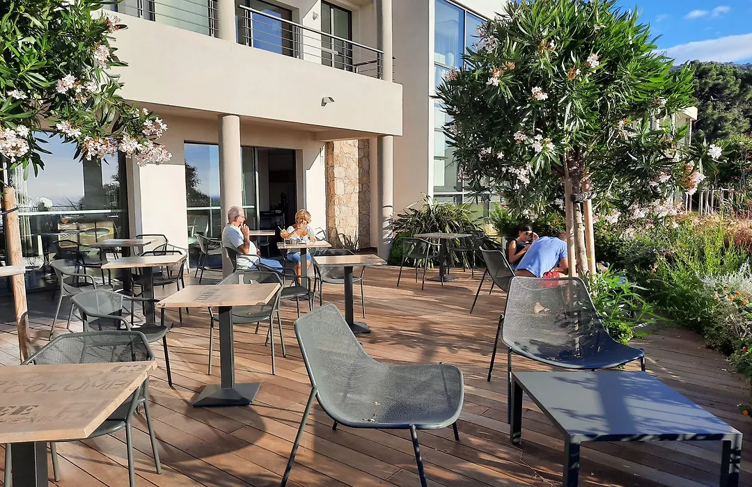 DAVIA Hotel-1