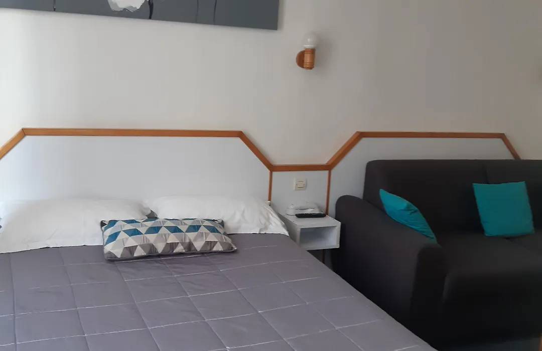 Hotel De La Croix De Malte-1