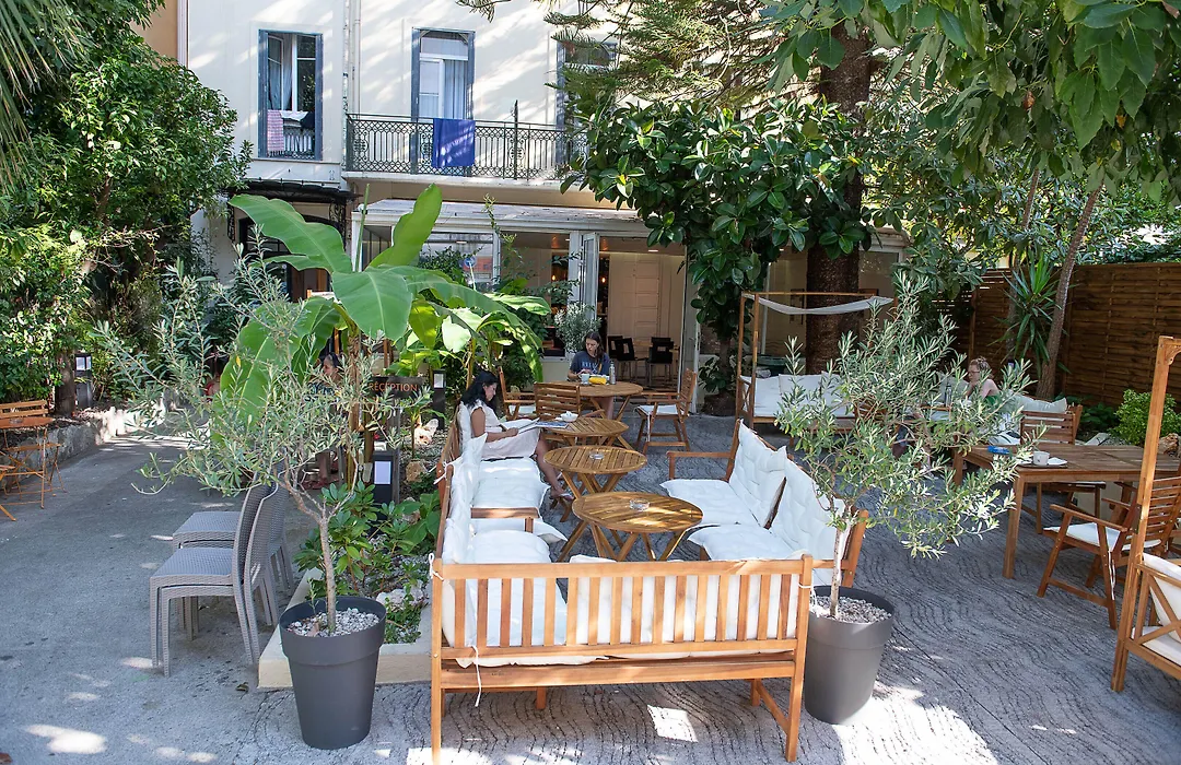 Auberge De Jeunesse Hi Nice Les Camelias-1