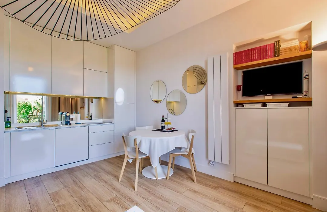 GRAND HÔTEL City Center at 2 minutes walk from the beach-1