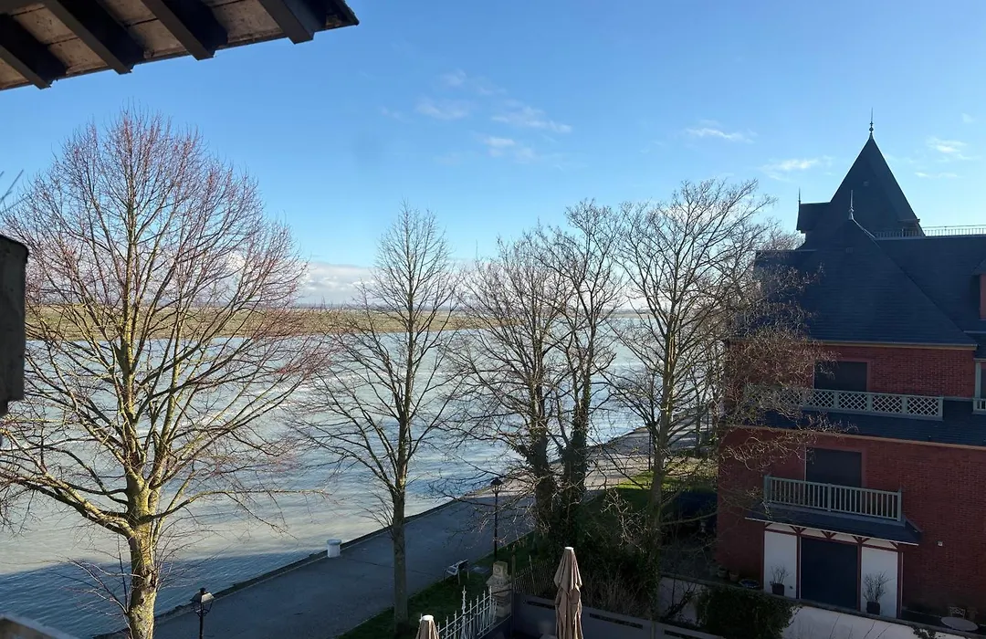 Logis Hotel- Restaurant Le Relais Guillaume De Normandy-Parking Gratuit--Vue Baie Terrasse-Calme-Bornes Electrique-Local Velos Securise-Acces Chambres Sans Acsenceur-1