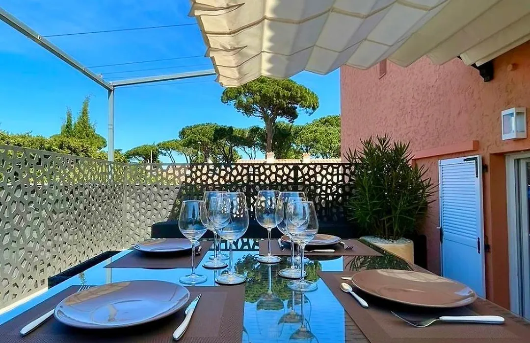 Studio climatisé, terrasse, parking privé, 50m de la plage-1