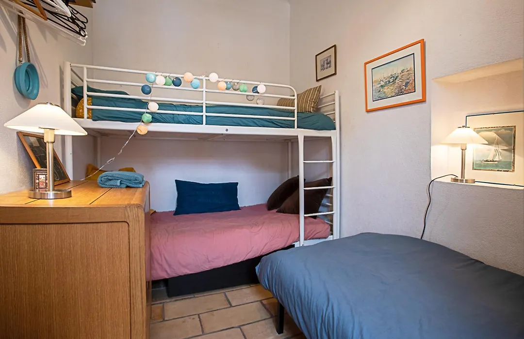 La Maison et son jardin clos-1