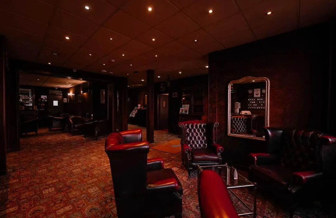 Metropol Hotel-1