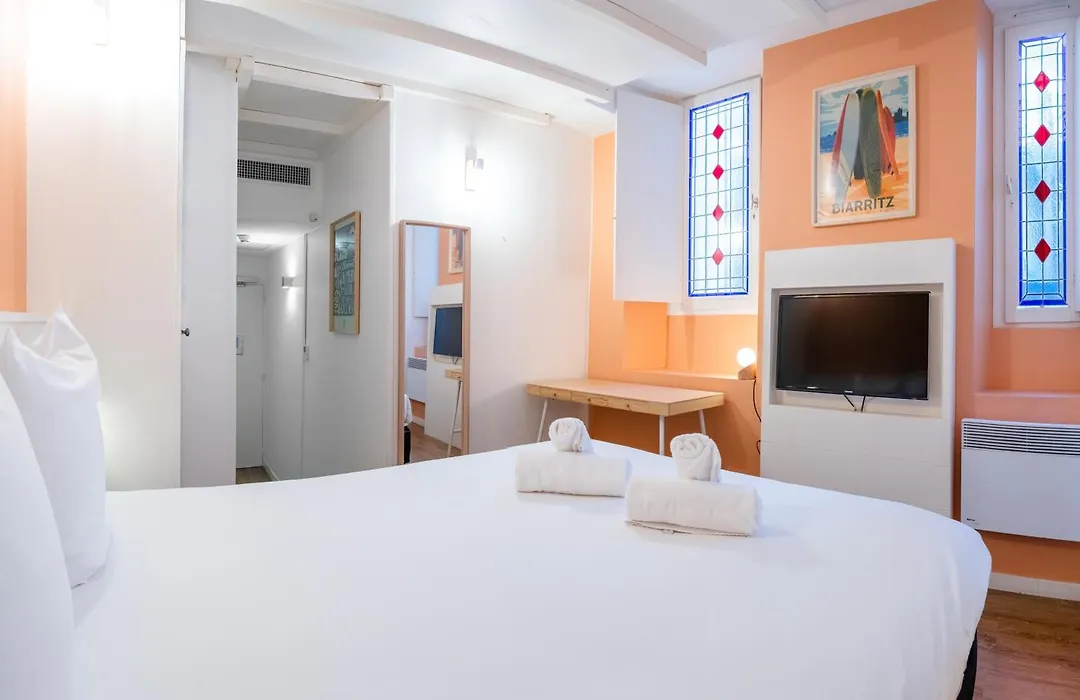 Hotel Restaurant de l'Océan - Coeur de ville, proche Grande Plage et Port Vieux-1