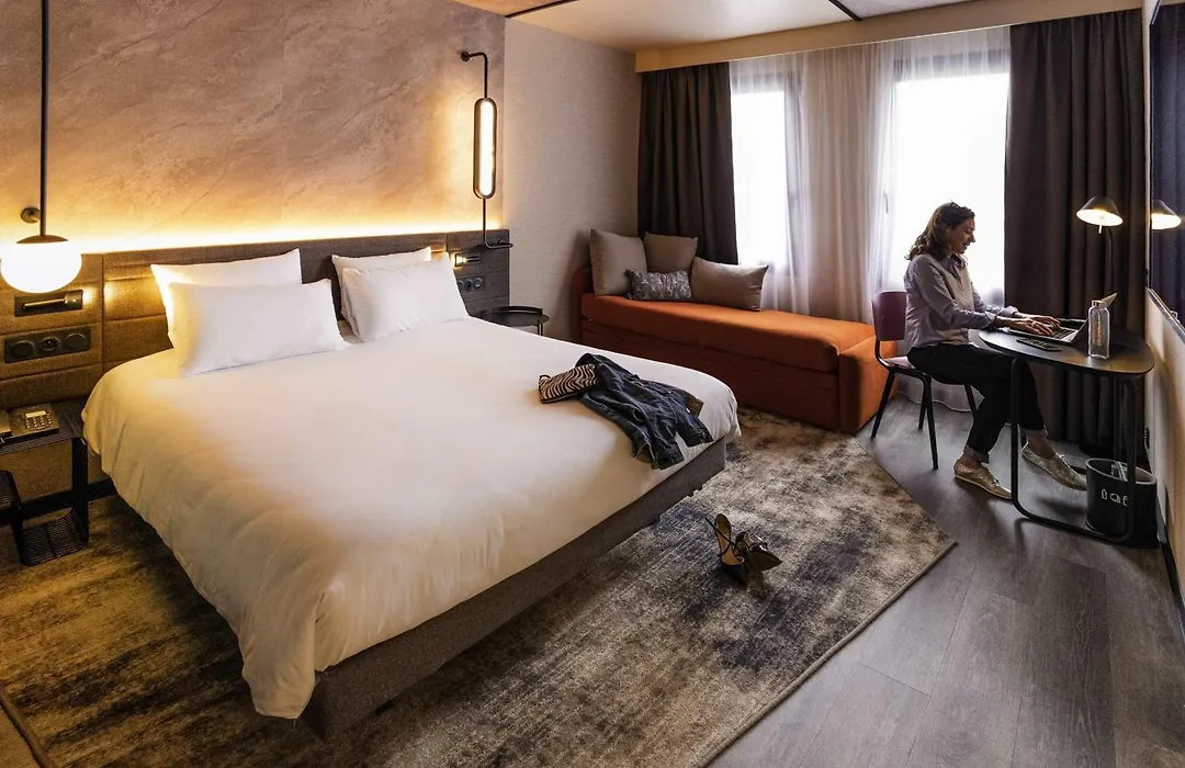 Novotel Paris Suresnes Longchamp-1