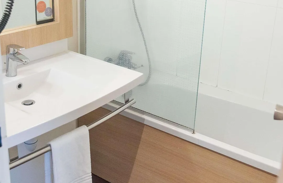 Ibis Styles Chinon-1
