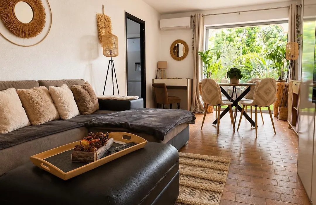 Saint Tropez centre parking et jardin privé inclus-1