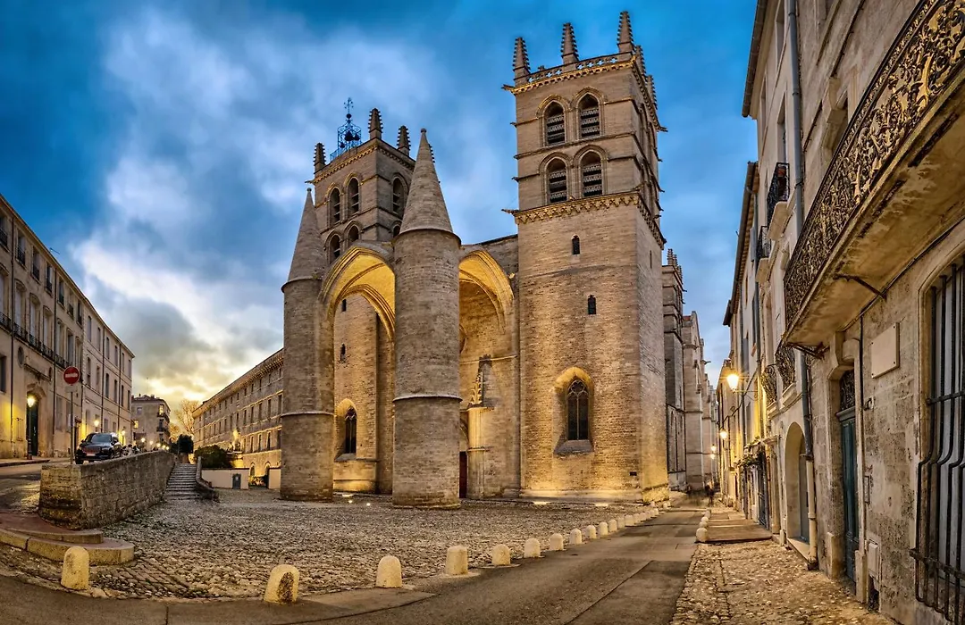 Hôtel D'Aragon - Place de La Comédie --1