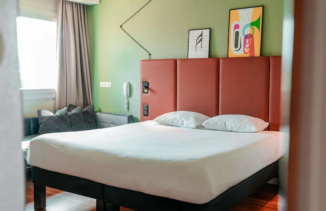 Ibis Martigues Centre-1