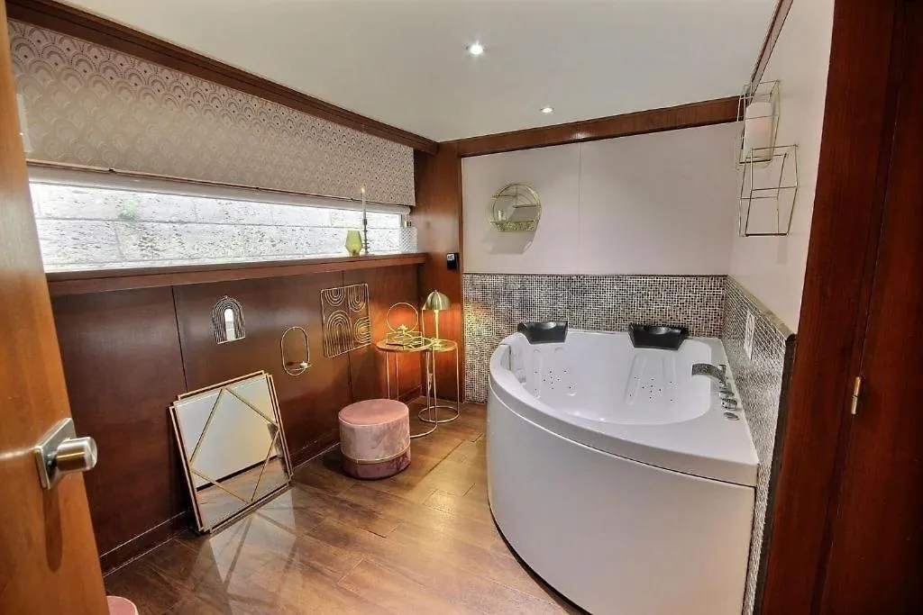 Vip Paris Yacht Hotel & Spa-1