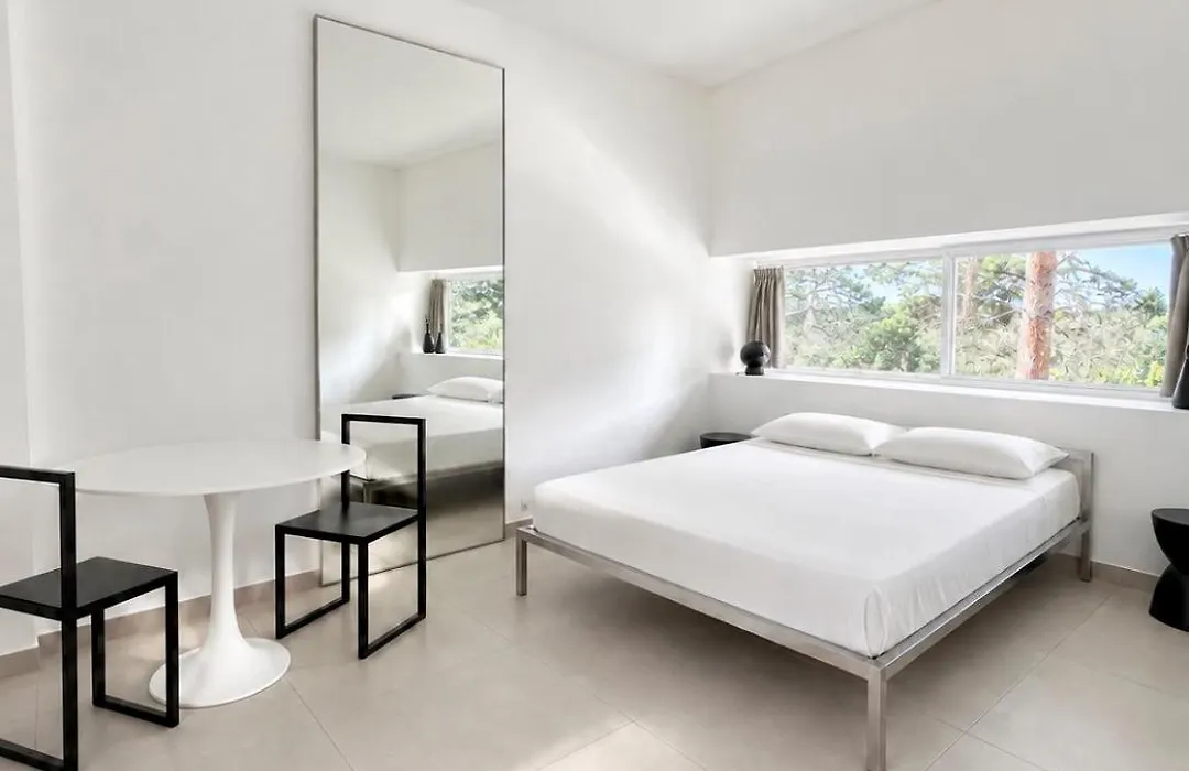 Elegant Studio Et Parking Dans Batiment Historique-1